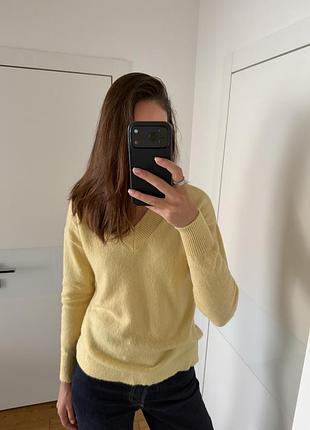 Жовтий джемпер з v-подібним вирізом massimo dutti m
