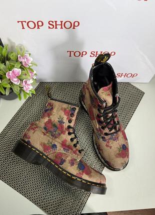 Оригинальные ботинки в цветочный принт dr.martens