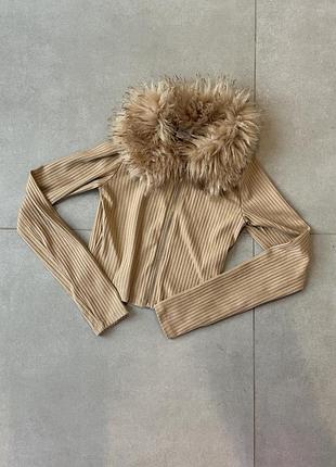 Гольф з хутром bershka