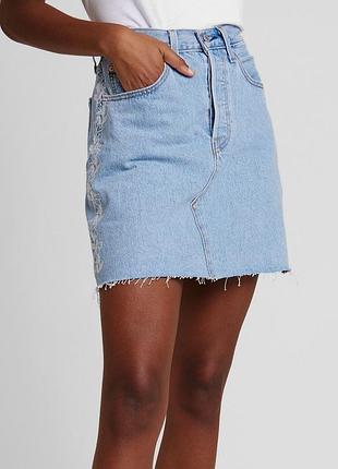 Юбка levi’s джинсовая рваная с вышивкой мини