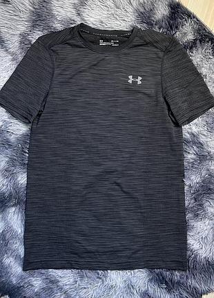 Футболка бренду under armour, оригінал, розмір s
