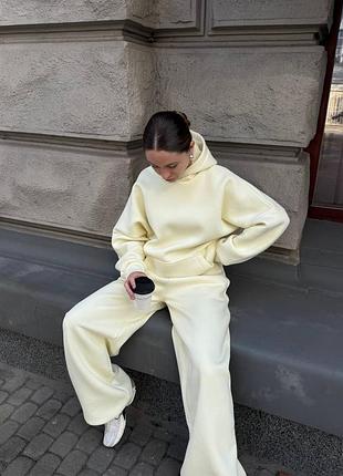 Базовий жіночий брючний прогулянковий костюм
