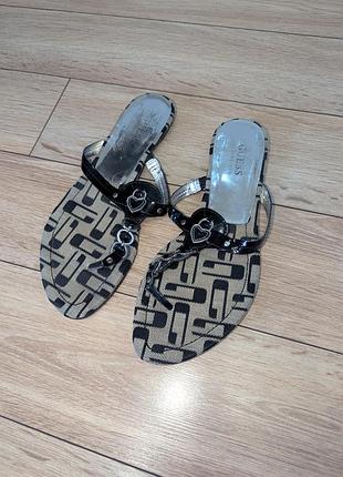Шлепанцы вьетнамки guess