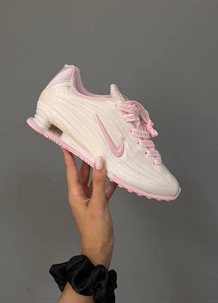 Nike shox r4 
pearl pink / pink foam