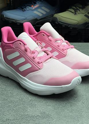 Рожеві кросівки adidas ie3550