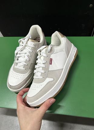 Білі кросівки levis розмір 39р