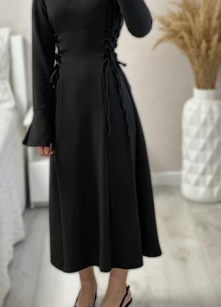 Чорна сукня на довгому рукаві