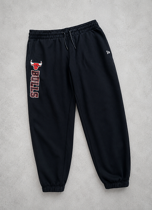 Брюки мужские chicago bulls от бренда new era, размер xl