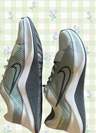 Кроссовки nike 4