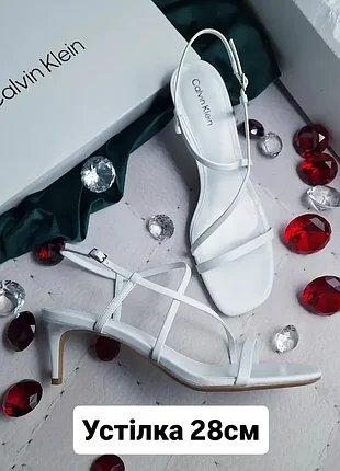 Calvin klein оригінал білі босоніжки на невисокій шпильці