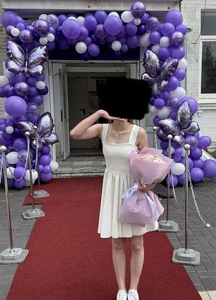 Коротка біла сукня