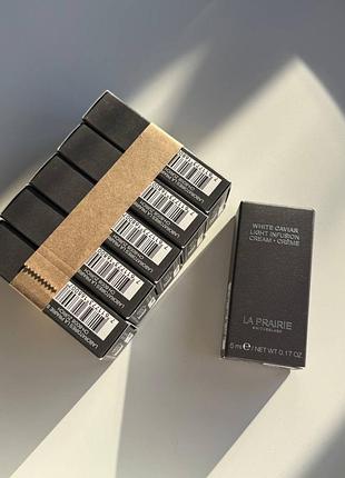 Освітлювальний крем для обличчя la prairie white caviar light infusion cream мініатюри по 5мл