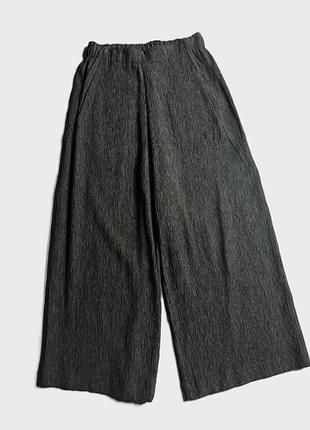 Плисовані штани кюлоти бренду cos crinkled plissé trousers