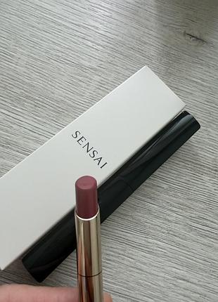 Стійка помада sensai