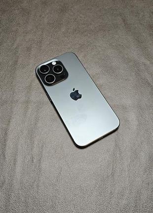 Iphone 15 pro, 81%, невеликий дефект на корпусі ( видно на фото), єдиний нюанс по телефону.  всі функції працюють