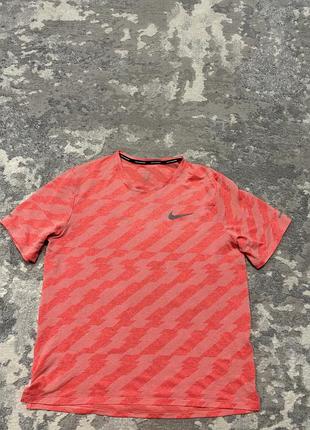Чоловіча спортивна футболка nike