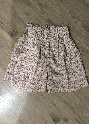 Жіночі шорти zara з квітковим принтом xs