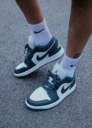 Кроссовки nike air jordan 1 retro low. размер 38.5/39