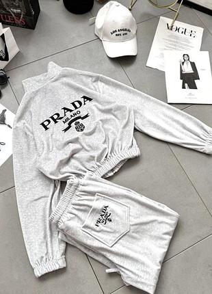 Новый велюровый костюм prada.