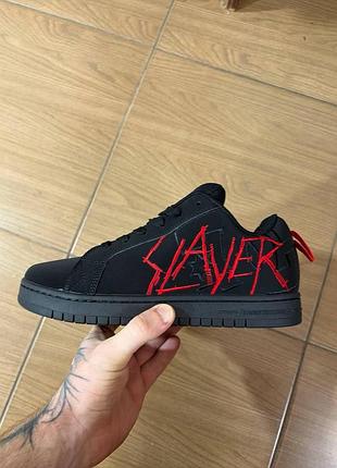 Dc х slayer court graffik black red