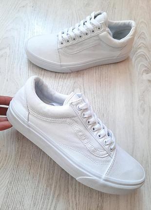 Базові білі кеди vans old skool