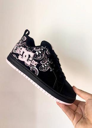 Dc court graffik black pink sabbath