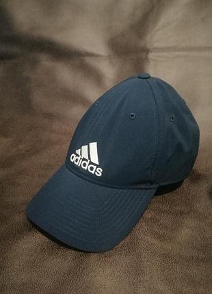 Кепка бейсболка adidas.
