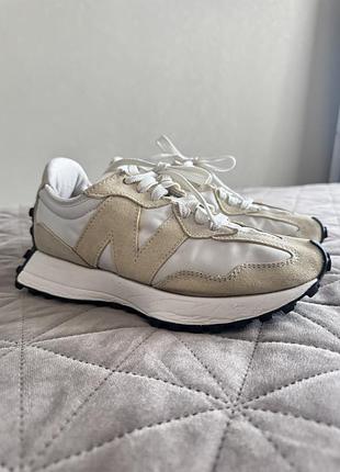 Кросівки new balance жіночі,бежевий колір,23.5 см-37р