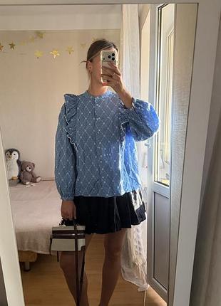 Жіноча блуза з рюшами