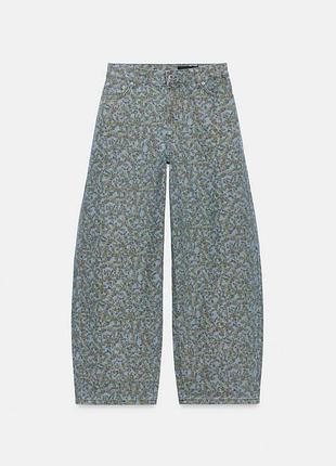 Джинси zara high-waist barrel jeans with floral print