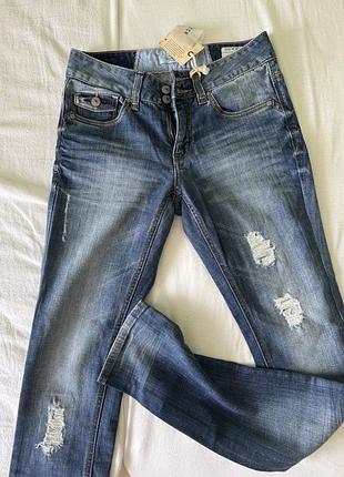 Стильні джинси скіні tom tailor denim 3 потертостями та легким рваним ефектом, розмір w27