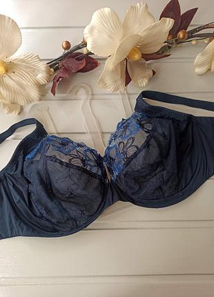 Красивый бюстгальтер с мягкими чашками и бесшовным поясом 38g/85h