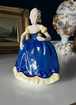 Порцелянова статуетка дівчина colette coalport