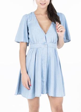 Джинсова блакитна сукня з декольте guess