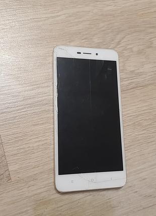 Трішки коцнутий xiaomi redmi 4a 32 gb