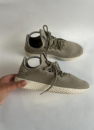 Жіночі кросівки від adidas