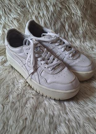 Продам білі , шкіряні кросівки asics, 40 розміру, на широку ногу