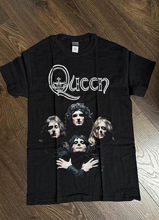 Футболка чорна queen