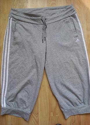 Бриджи женские спортивные капри adidas essentials 3-stripe.