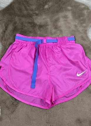Жіночі оригінальні бігові шорти nike