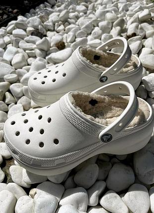 Жіночі утеплені сабо крокси crocs на платформі classic platform lined white білі утеплені сабо крокси сабо на платформі crocs