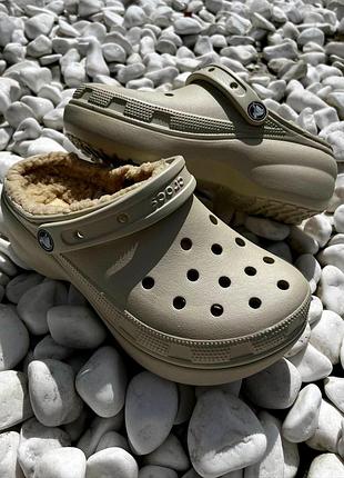 Жіночі утеплені сабо крокси на платформі crocs crocs classic platform lined bone беж жіночі утеплені сабо крокси crocs classic platform lined bone