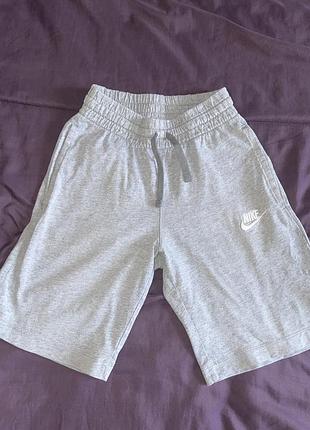 Оригінальні шорти nike на 128-137