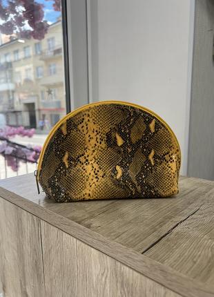 Жовта косметичка sephora з анімалістичним принтом