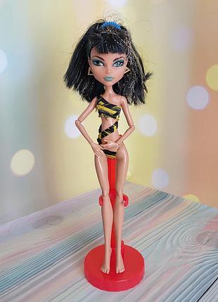 Кукла monster high gloom beach cleo de nile (клео де нил из серии «похмурный пляж») производства mattel