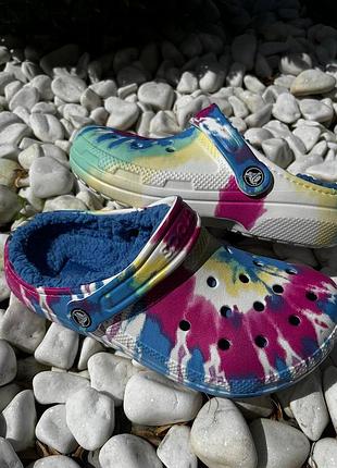 Утеплені сабо крокси crocs classic lined tie dye powder blue/multi утеплені сабо крокси crocs crocs crocs