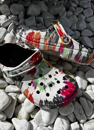 Утеплені сабо крокси crocs classic lined tie dye multi/black утеплені сабо крокси crocs