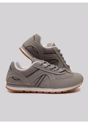 Кроссовки женские