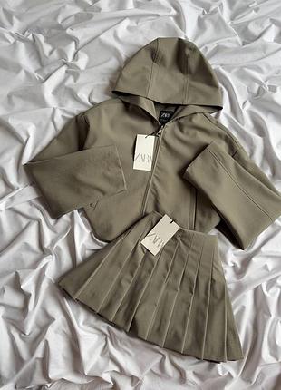 Коплект zara із вкороченим бомбером та тенісною спідничкою