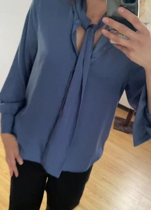 Блуза h&m синього кольору